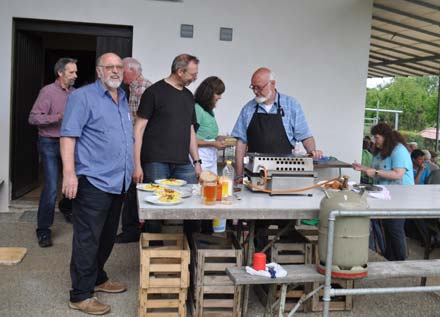 Thekendienst muß auch ein.