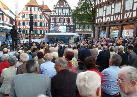 Marktplatz Calw mit Gästen aus Kämpfelbach